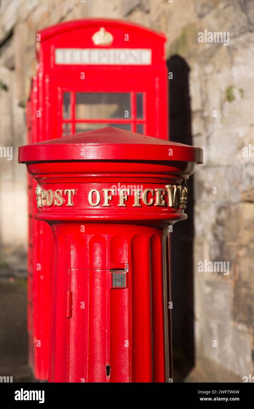 Warwick, Warwickshire, Royaume-Uni, Post Office box et téléphone. Banque D'Images