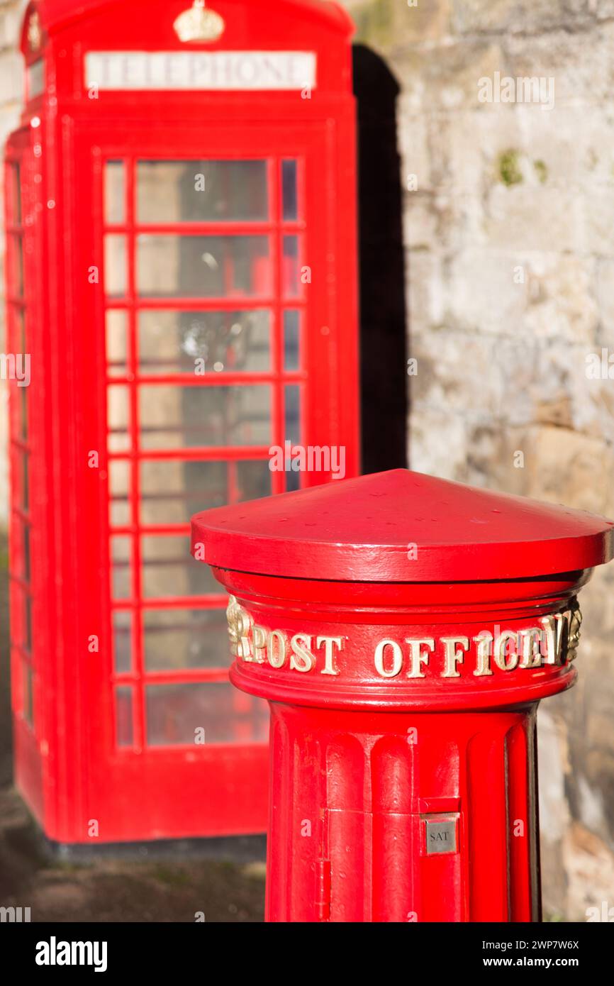 Warwick, Warwickshire, Royaume-Uni, Post Office box et téléphone. Banque D'Images