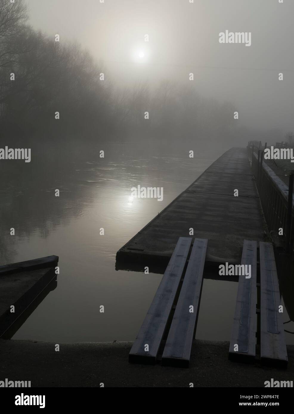 Fondée en 1921 et située sur une belle partie de la Tamise dans l'Oxfordshire, Radley Boathouse a servi Radley College et enthu local d'aviron Banque D'Images