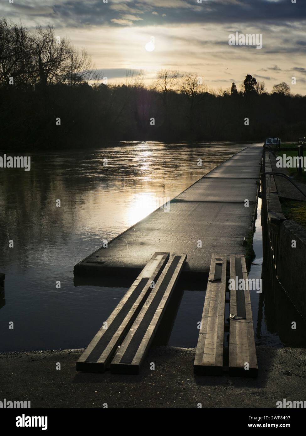 Fondée en 1921 et située sur une belle partie de la Tamise dans l'Oxfordshire, Radley Boathouse a servi Radley College et enthu local d'aviron Banque D'Images