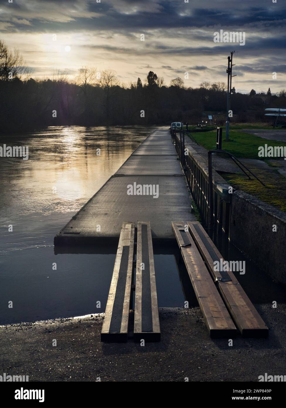 Fondée en 1921 et située sur une belle partie de la Tamise dans l'Oxfordshire, Radley Boathouse a servi Radley College et enthu local d'aviron Banque D'Images