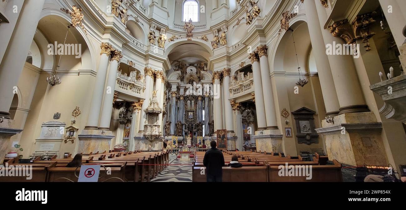 L'intérieur de l'église de la très Sainte Eucharistie avec des décorations et des icônes religieuses Banque D'Images