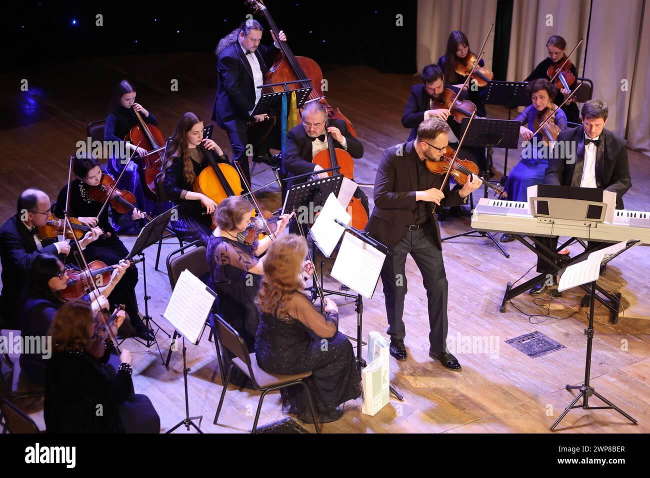 Non exclusif : IVANO-FRANKIVSK, UKRAINE - 1er MARS 2024 - soliste du National Organ and Chamber Music Hall of Ukraine, artiste mérité de l'Ukraine N Banque D'Images