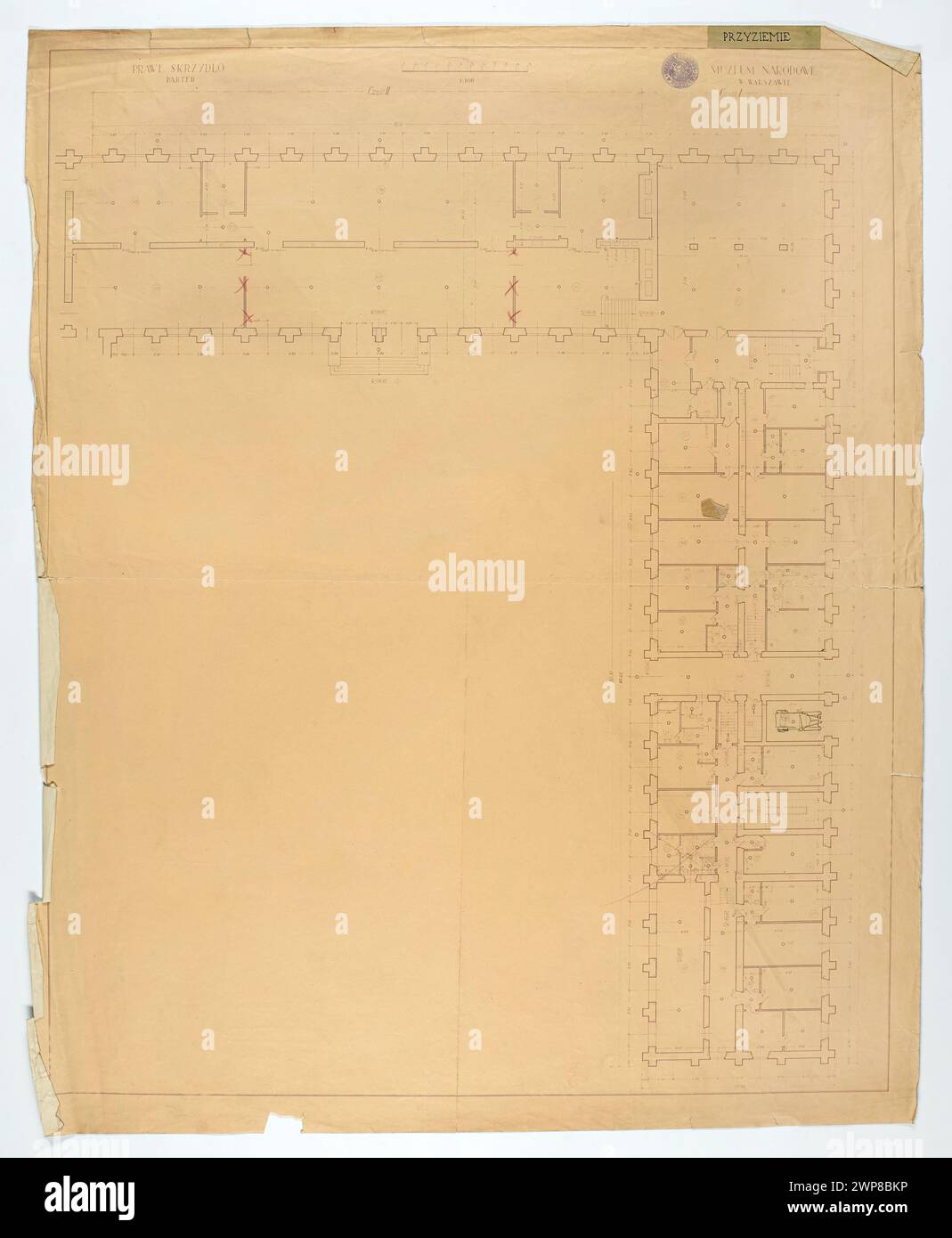 Varsovie. Musée national. Plan exécutif. Aile droite (partis I et II). Rez-de-chaussée. Projection horizontale avec corrections ; échelle 1 : 100 ; Tadeusz (1887-1951) ; 1927-1928 (1927-00-00-1928-00-00) ; Musée national de Varsovie (1862-), Varsovie (Voïvodie Masovienne), musées (architecte), plans architecturaux, projets architecturaux, plantes, jets architecturaux Banque D'Images