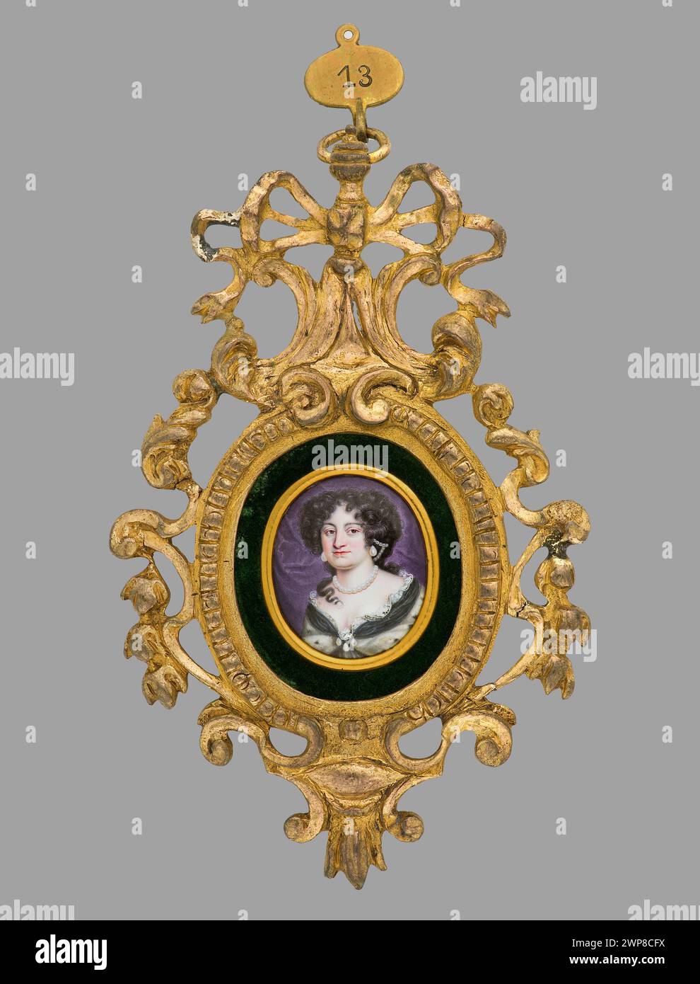 Portrait miniature vers 1675 représente Elisabeth Dorothée de Saxe Gotha-Altenbourg, épouse de Louis VI de Hesse-Darmstadt, avec des bijoux et une pose en trois quarts, reflétant un portrait féminin du XVIIe siècle. Banque D'Images