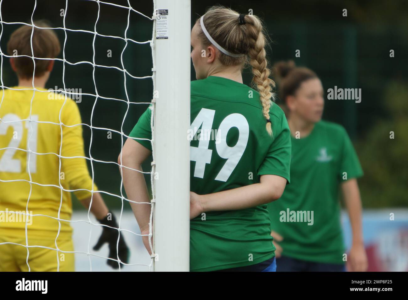 Joueuse aux cheveux blonds dans le match Richmond and Kew Women's FC vs Richmond Park Women's FC Women's FA Cup 1er octobre 2023 Banque D'Images
