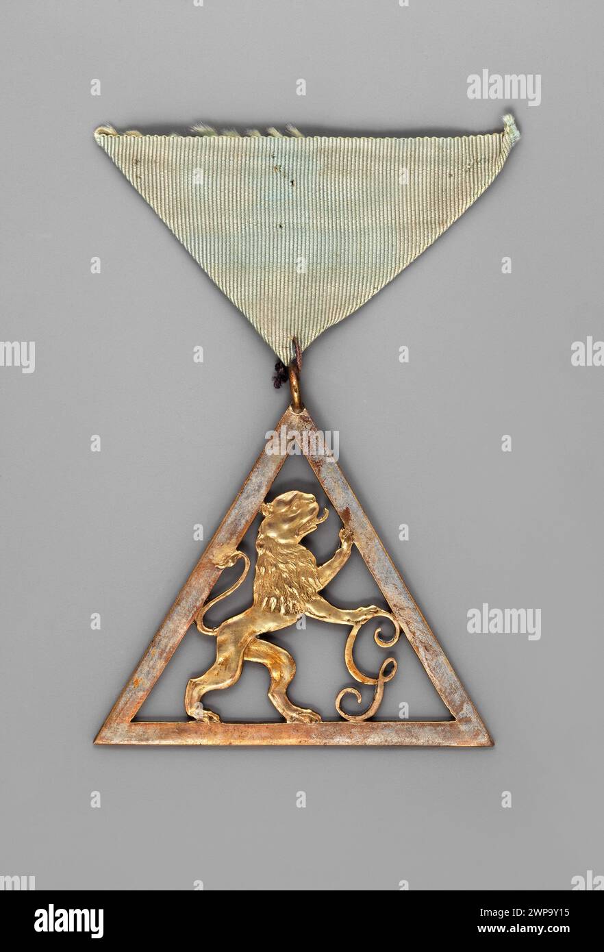 L'insigne 'Günther Zum Stehenden Löwen' de Rudolstadt, vers 1800, représente un emblème maçonnique avec la lettre 'G' et un triangle, symboles associés à la franc-maçonnerie. Banque D'Images