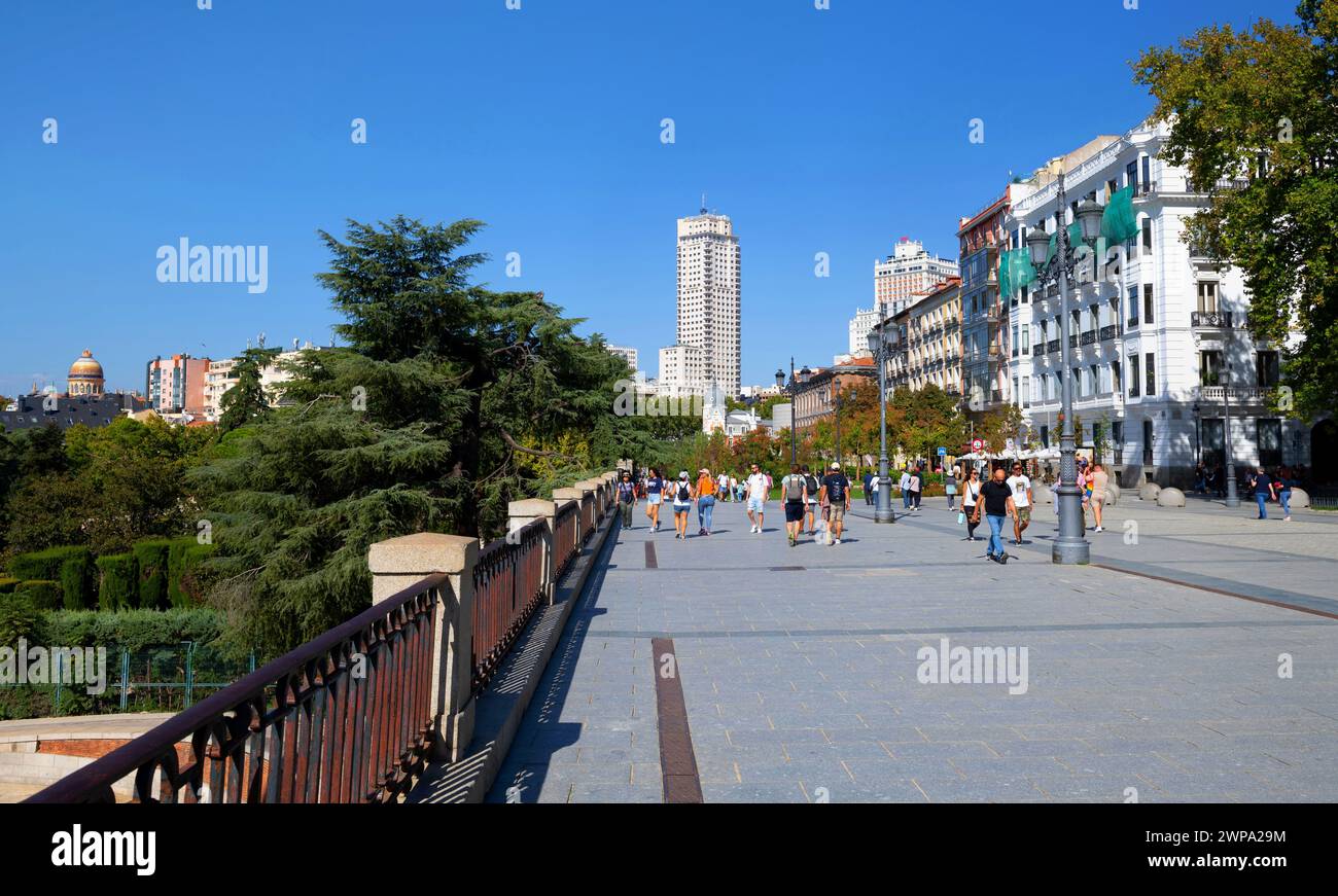 Calle de Bailén dans le centre de Madrid Banque D'Images