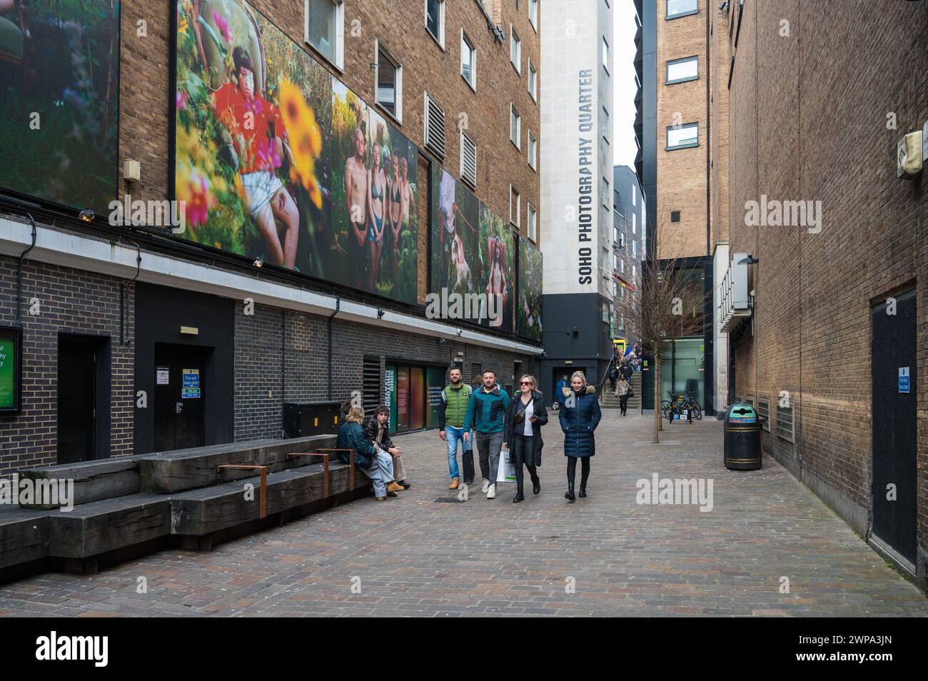 Soho Photography Quarter un espace culturel en plein air pour des expositions et des événements en plein air autour de Ramillies Street London UK Banque D'Images
