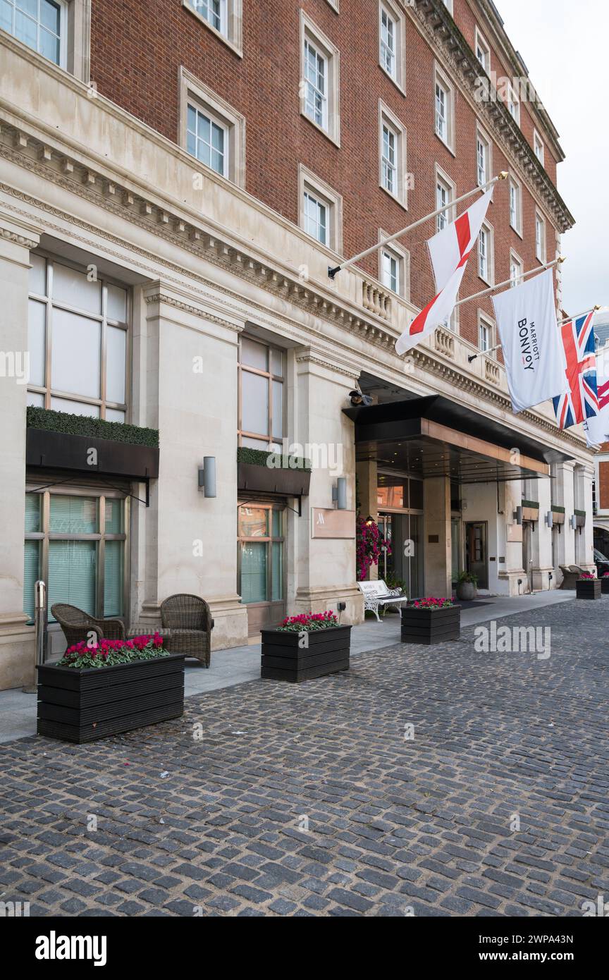 Extérieur de l'hôtel de luxe London Marriott 5 étoiles sur Grosvenor Square, Mayfair, Londres, Angleterre, Royaume-Uni Banque D'Images