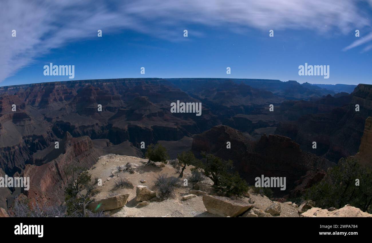 Grand Canyon Arizona vu de Powell point sous le clair de lune. Banque D'Images