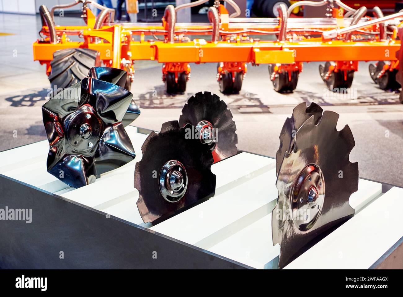 Pièces de rechange de herse à disque à l'exposition en magasin Banque D'Images
