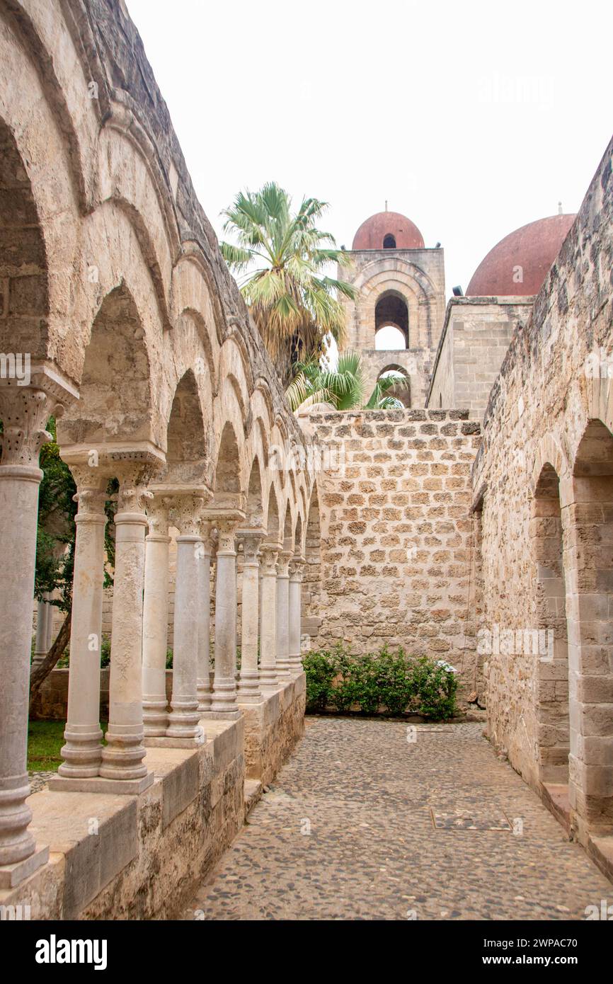 L'église arabe normande de San Giovanni degli Eremiti à Palerme, Sicile, Italie Banque D'Images