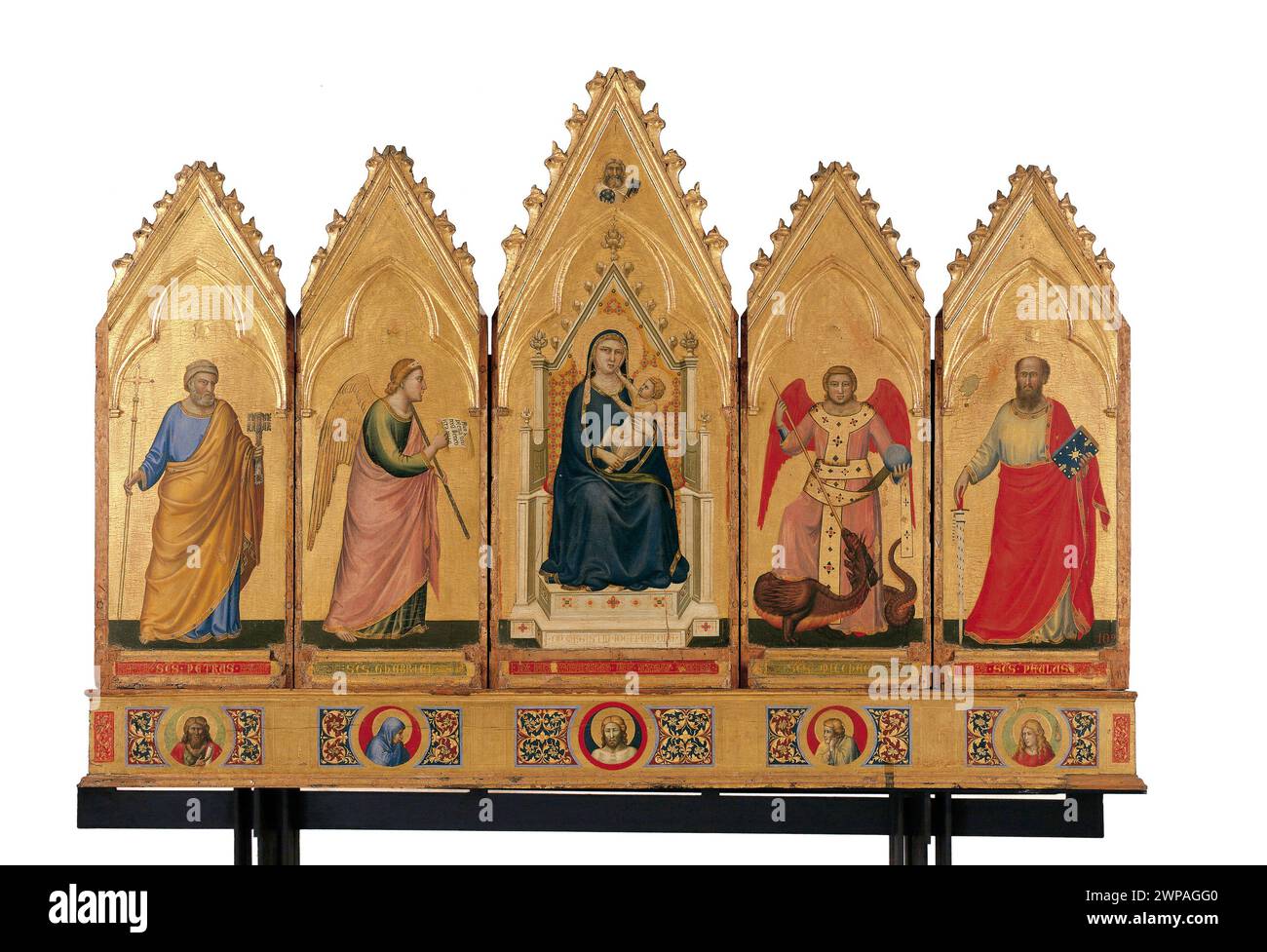 Italie Emilie Romagne Bologne - Galerie nationale d'art - Giotto - Polyptyque 1330 - de gauche à droite Saint Pierre, Archange Gabrie, Vierge à l'enfant , Archange Michel et saint Paul Banque D'Images