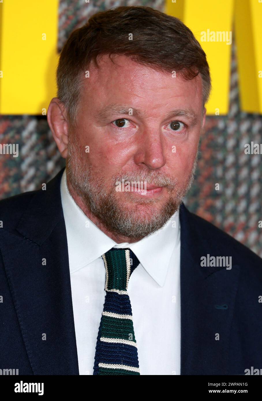 Guy Ritchie assiste à la première mondiale de The Gentlemen Series au Theatre Royal Drury Lane à Londres. Banque D'Images