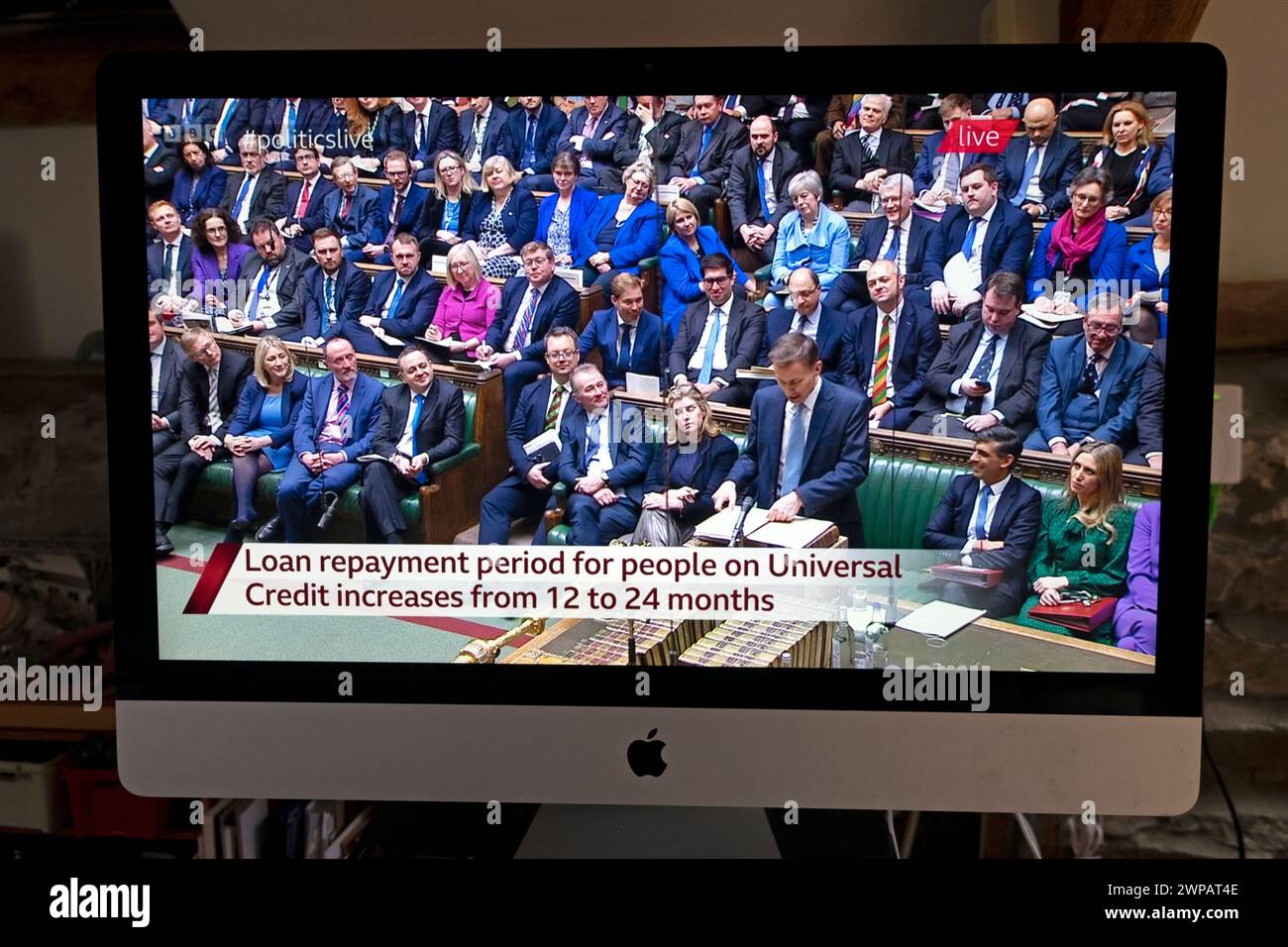 Jeremy Hunt conservateur Chancelier de l'Échiquier présente le budget de printemps 2024 le 6 mars à la Chambre des communes Londres Angleterre Royaume-Uni Banque D'Images