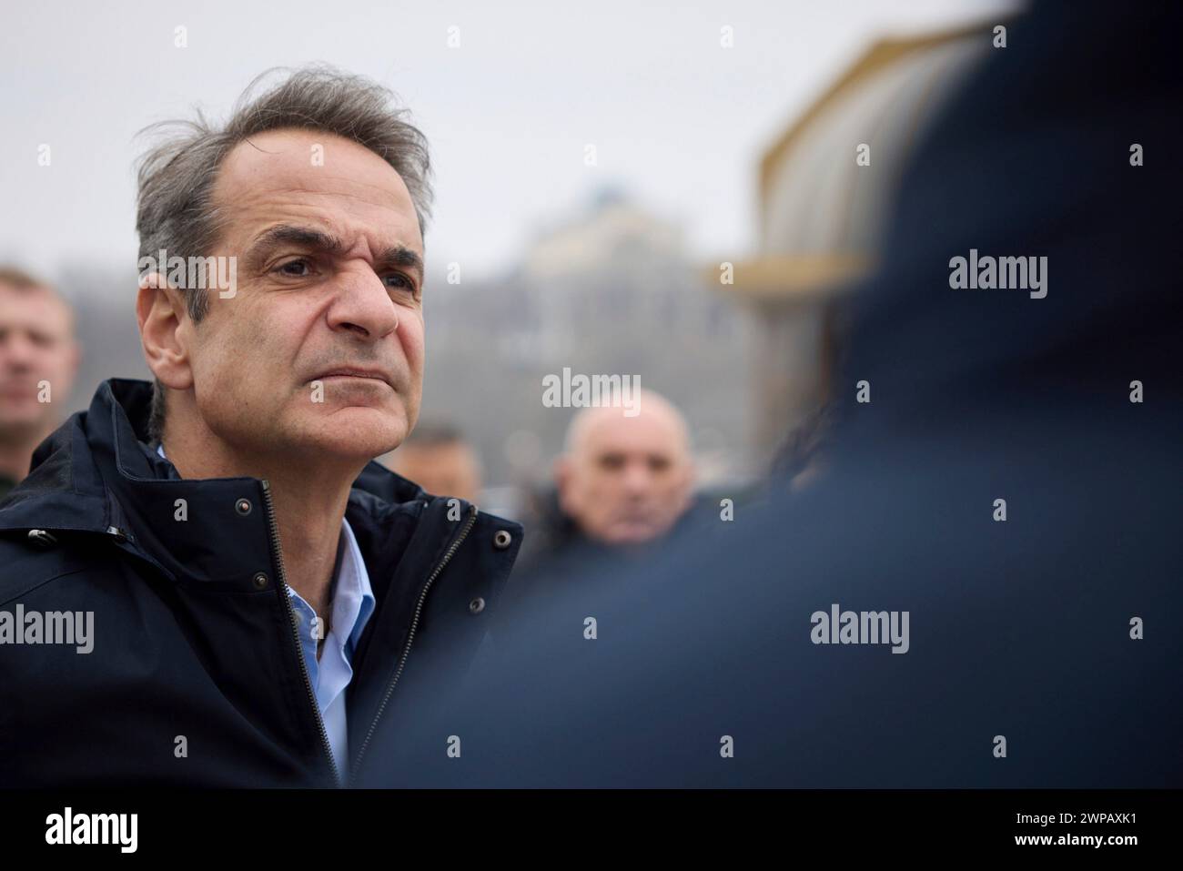 Odessa, Ukraine. 06 mars 2024. Le premier ministre grec Kyriakos Mitsotakis, visite le port maritime commercial d’Odessa avec le président ukrainien Volodymyr Zelenskyy, pour inspecter les progrès du « corridor céréalier de l’ONU », le 6 mars 2024 à Odessa, en Ukraine. Plus tard dans la journée, un drone russe a frappé à seulement 500 pieds du cortège présidentiel transportant les deux dirigeants. Crédit : Présidence ukrainienne/Bureau de presse présidentiel ukrainien/Alamy Live News Banque D'Images