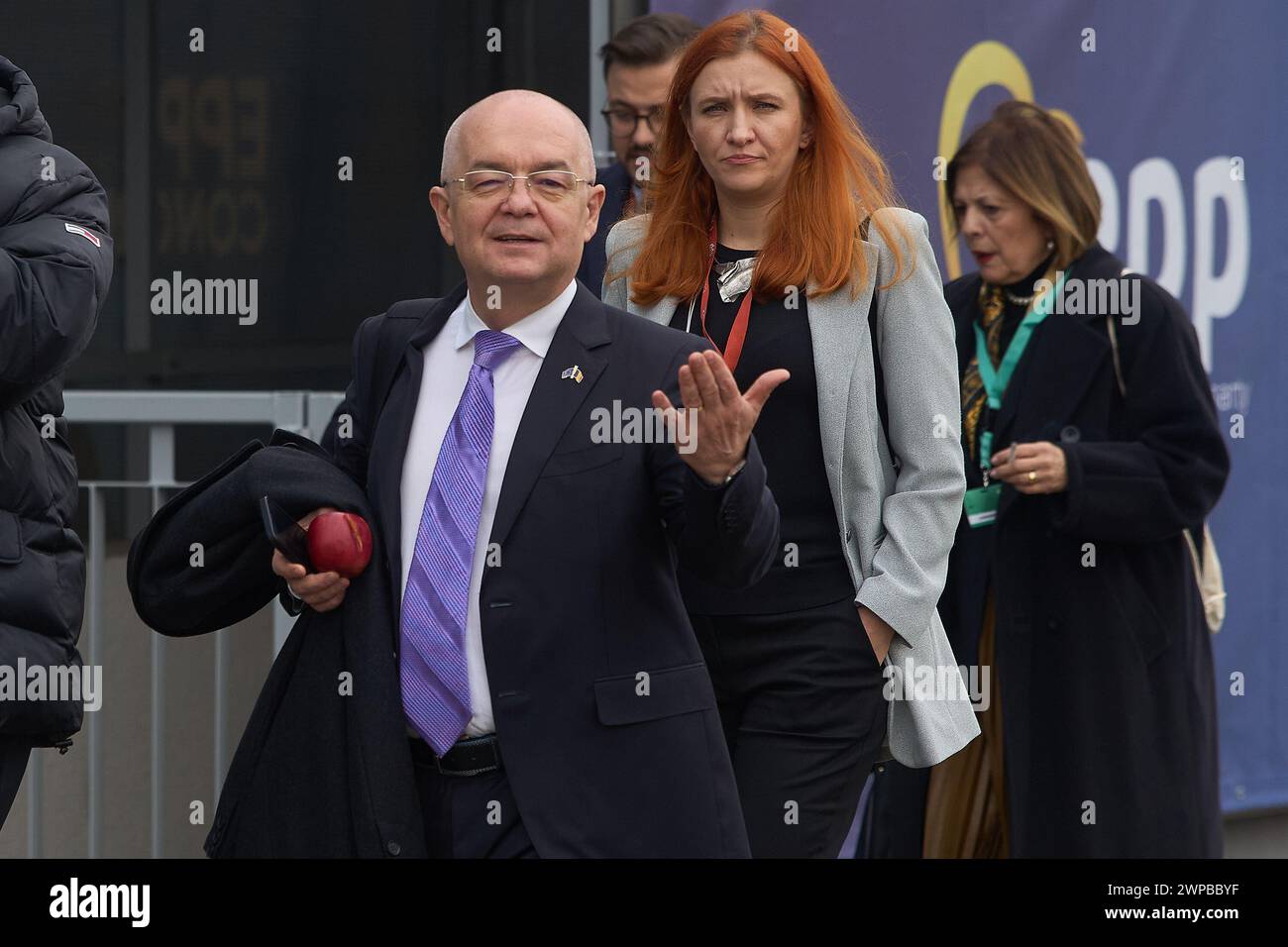 Bucarest, Roumanie. 6 mars 2024 : Emil Boc, maire de Cluj-Napoca, assiste au Congrès du PPE 2024 le 6 mars à Bucarest. Le Parti populaire européen (PPE) rassemble 2000 participants de 44 pays pour organiser son Congrès 2024 les 6 et 7 mars 2024 à Bucarest avec un programme axé sur le manifeste politique du PPE, les préparatifs des élections du Parlement européen en juin et le choix du candidat principal du parti. Crédit : Lucian Alecu/Alamy Live Banque D'Images