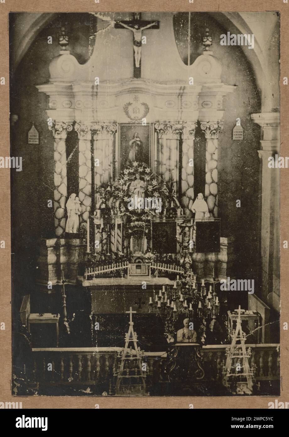 Vue de l'église de Saint George à Newel (Nevel, Russie) montrant la structure principale et ses environs vers 1905-1914. Banque D'Images