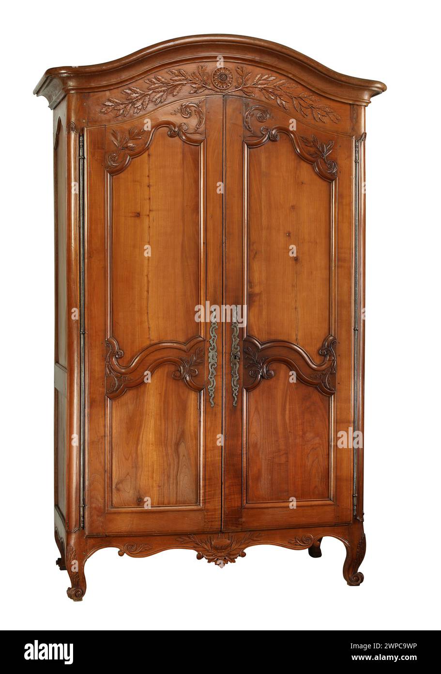 Armoire Grande belle armoire de rangement sculptée en bois avec chemin de clipsage. Banque D'Images