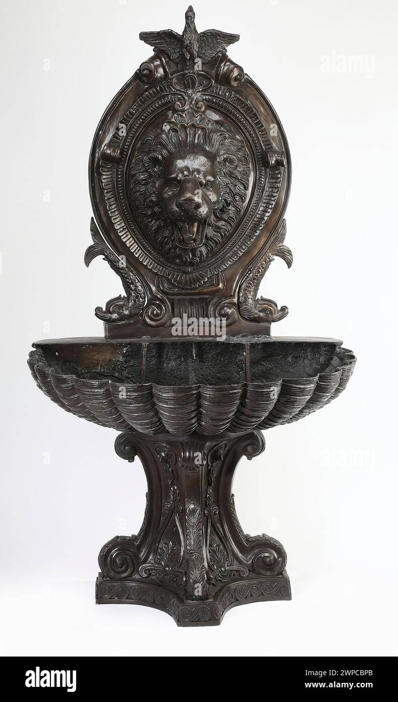 Ornement de jardin fontaine en métal tête de lion avec chemin de coupe. Banque D'Images