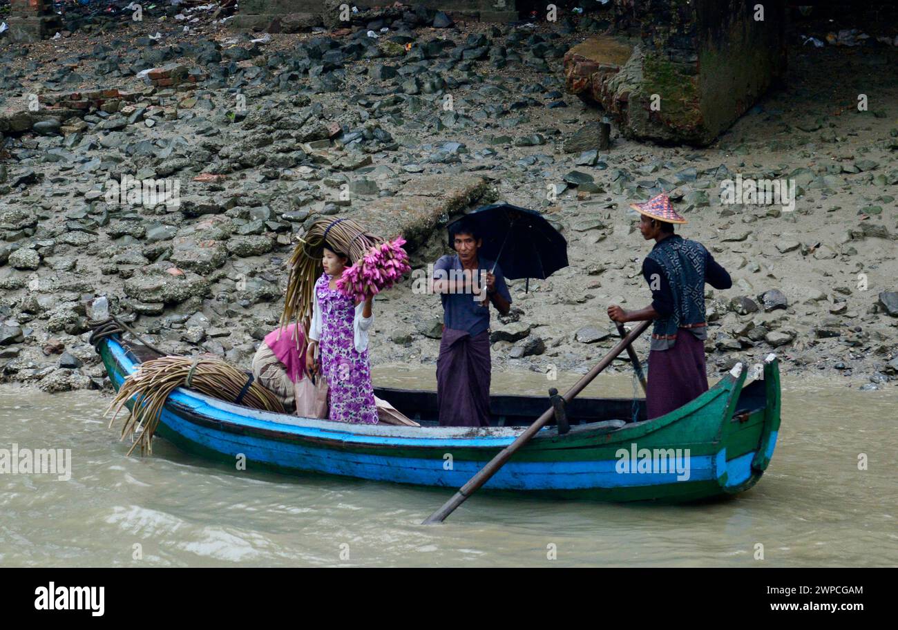 Fortes pluies de mousson le long de la rivière Kaladan dans l'État de Rakhine dans l'ouest du Myanmar. Banque D'Images