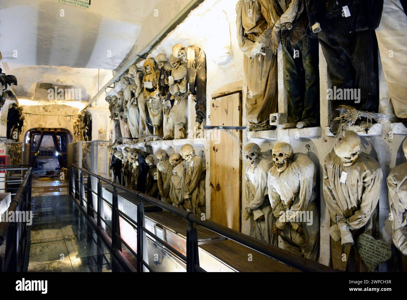 Cadavres momifiés dans les catacombes capucines de Palerme, Italie. Banque D'Images
