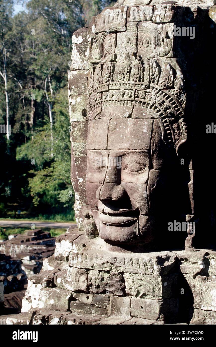 Le temple Bayon est un temple khmer lié au bouddhisme à Angkor Wat comples au Cambodge. Construit à la fin du XIIe siècle ou au début du XIIIe siècle comme temple d'État Banque D'Images