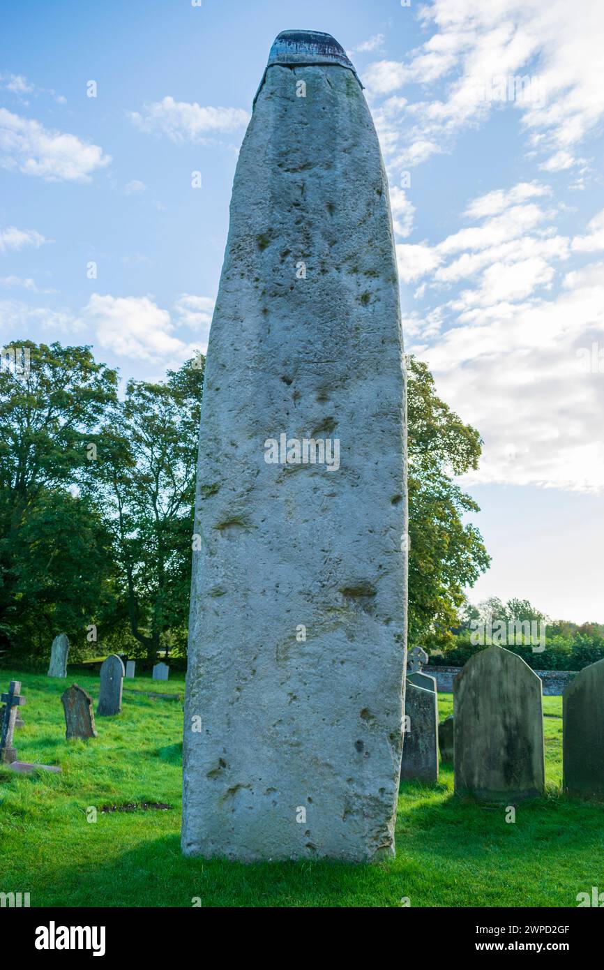 Le plus grand monolithe de Rudston en pierre préhistorique dans le Yorkshire de l'est, en Angleterre Banque D'Images