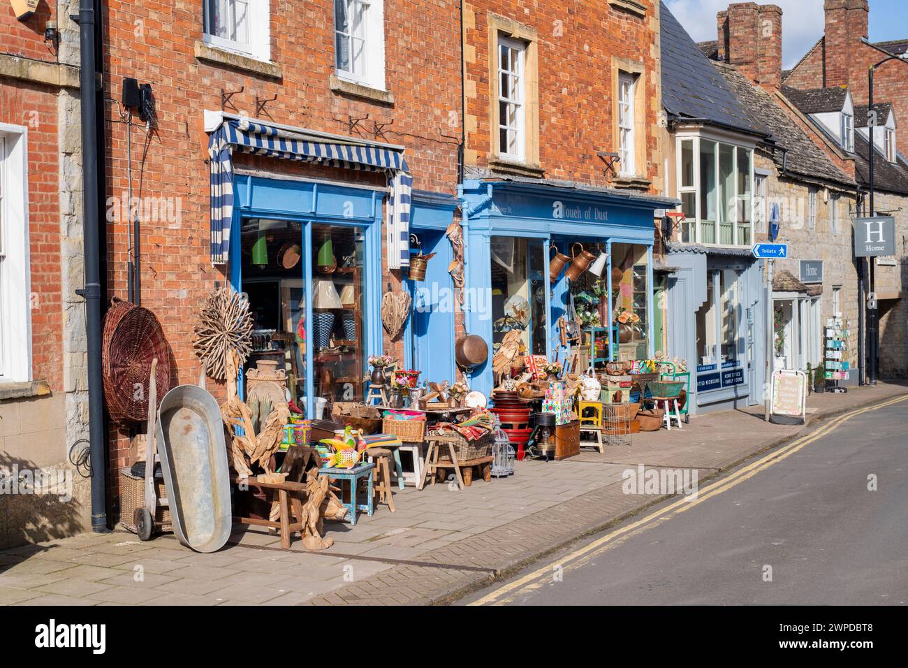 Boutique d'antiquités Touch of Dust, Shipston on Stour, Warwickshire, Angleterre Banque D'Images
