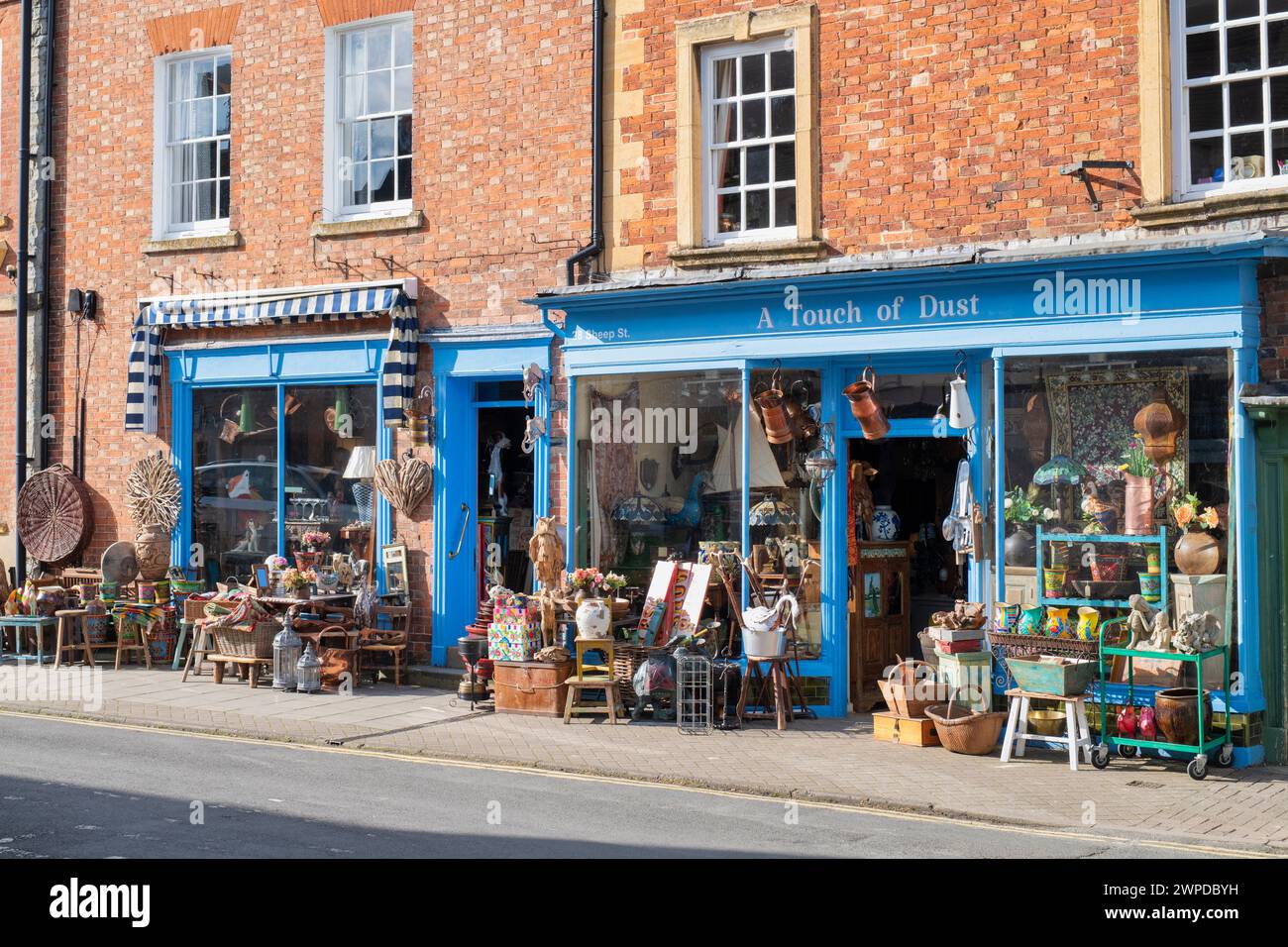 Boutique d'antiquités Touch of Dust, Shipston on Stour, Warwickshire, Angleterre Banque D'Images