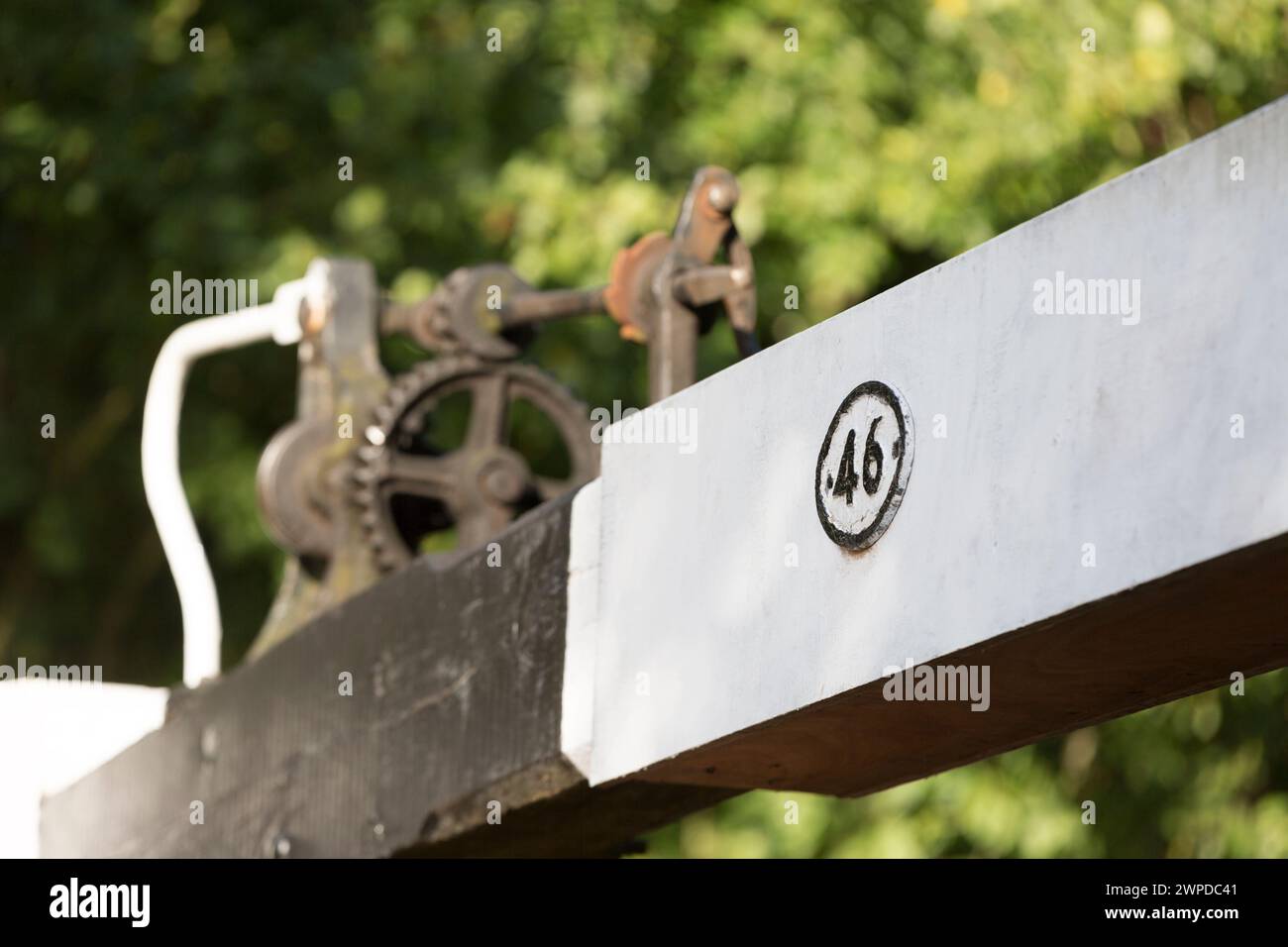 UK, Tardedigge, portes d'écluse et mécanisme pour verrouiller le no 46 à l'écluse de Tardebigge sur le canal Birmingham-Worcester. Banque D'Images