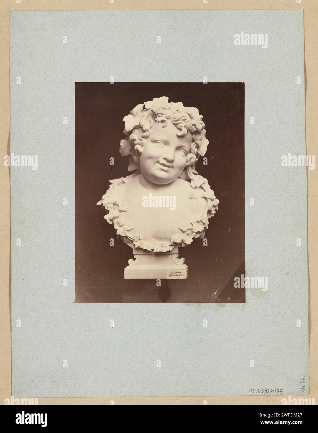 Cette photographie de 1868 de Lorenzo Suscipj représente la sculpture de Wiktor Brodzki « Putto », documentant des œuvres sculpturales italiennes du milieu du XIXe siècle. Banque D'Images