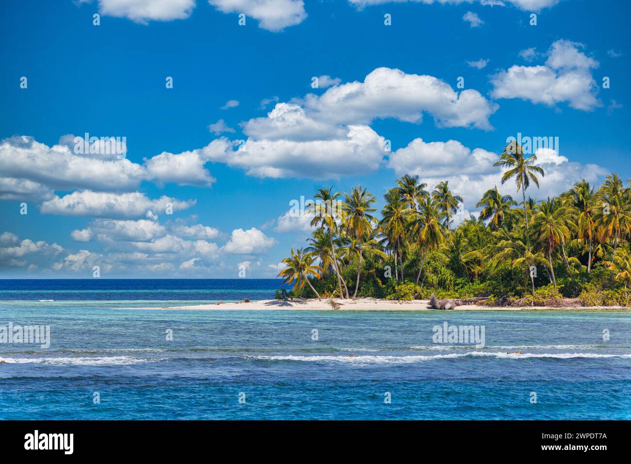 Tropical Resort hôtel plage paradis. Nature incroyable, côte, côte. Vacances d'été, voyage aventure. Paysage de vacances de luxe, superbe lagon océanique Banque D'Images