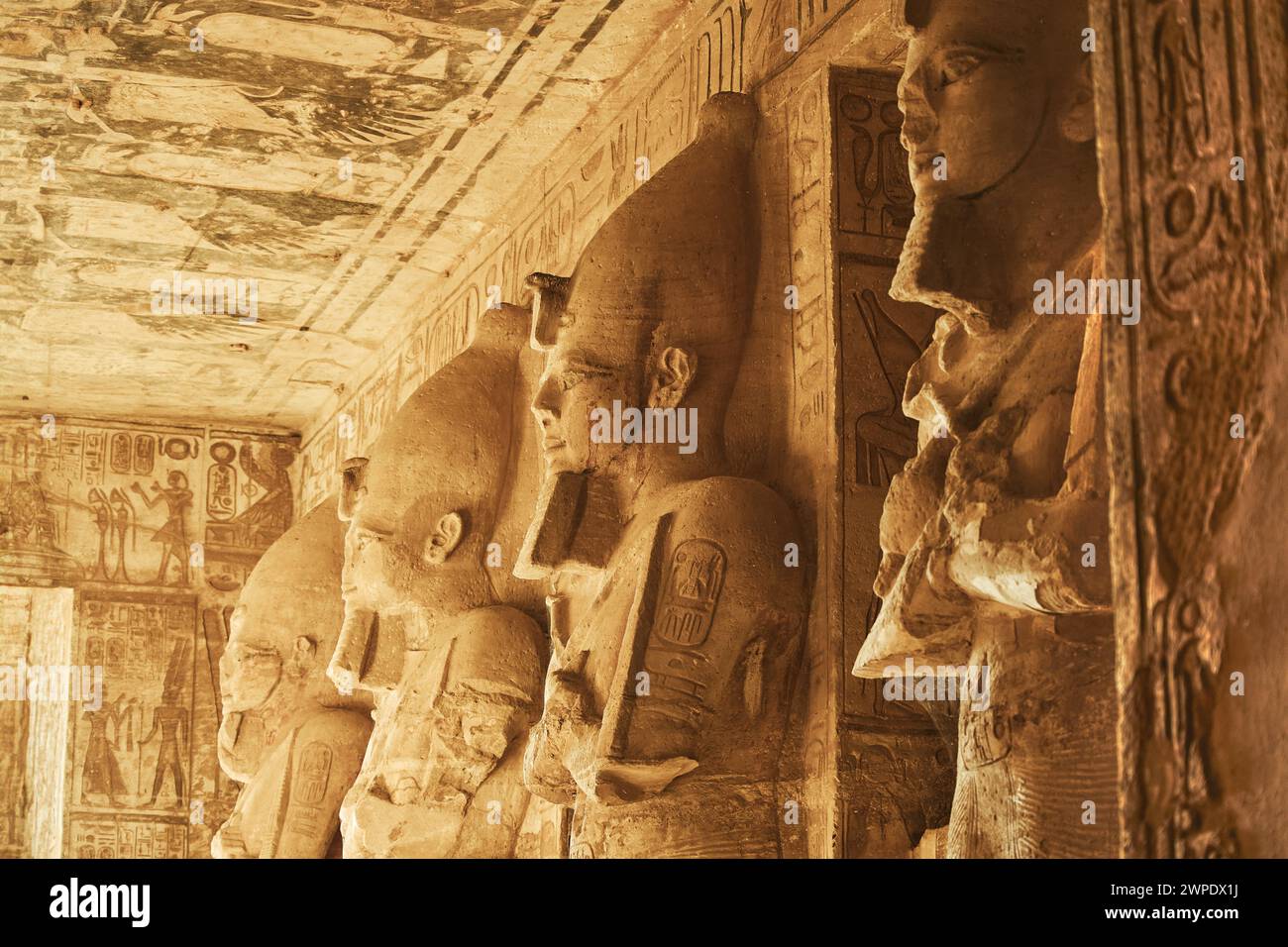 Sculptures du Grand Temple de Ramsès II à Abu Simbel. Piliers Osiris dans la salle Hypostyle du Grand Temple de Ramsès II. Égypti populaire Banque D'Images