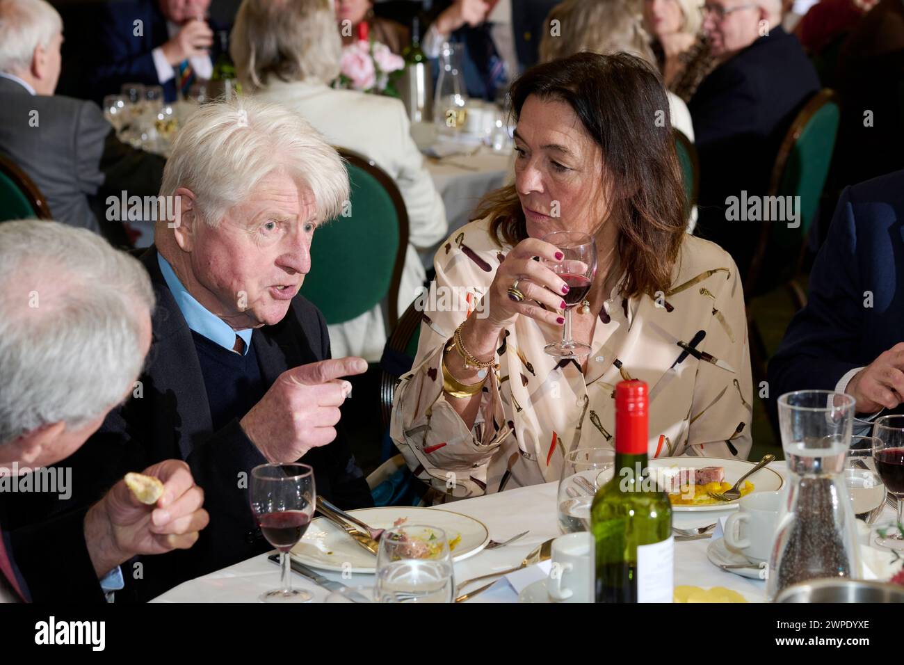 Charles Glass, Stanley Johnson & Catherine McCullin NSP7688 déjeuner littéraire Oldie 05-03-24 Banque D'Images
