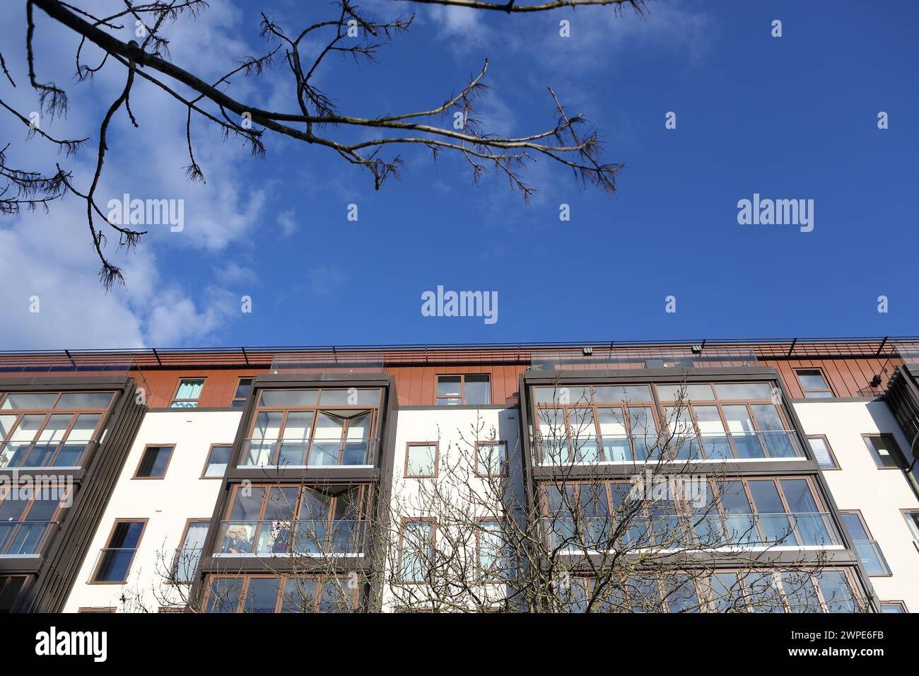 Appartements modernes à façade en verre appartements à Farnborough, Hampshire, Royaume-Uni Banque D'Images