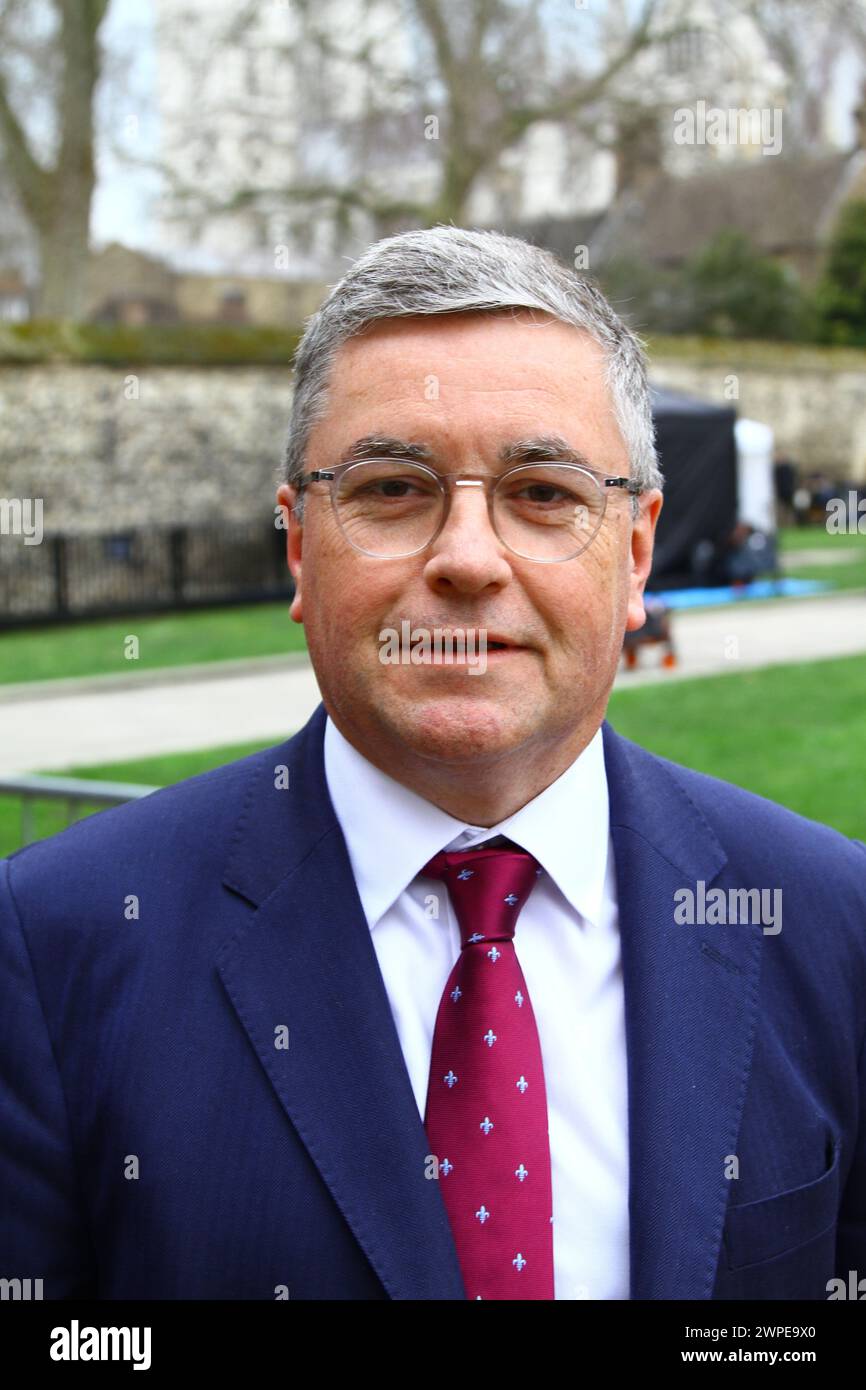 Sir Robert Buckland député conservateur College Green, ville de Westminster le jour du budget 2024. Banque D'Images