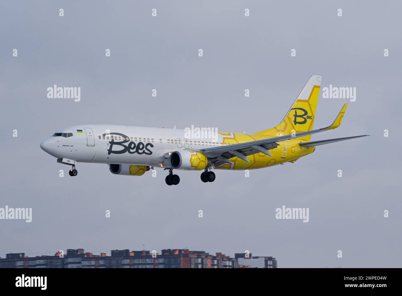 La compagnie Bees Airline ukrainienne Boeing 737-800 débarque à l'aéroport de Lviv Banque D'Images