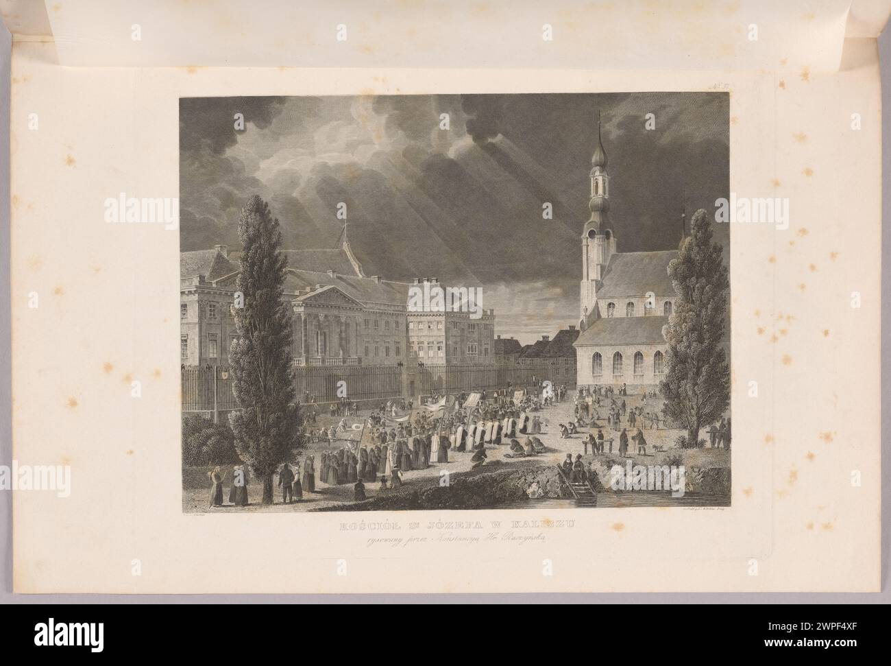 L'église Saint-Joseph de Kalisz, documentée en 1843, est un édifice religieux présentant des éléments baroques, une nef, un autel et des détails architecturaux décoratifs. Banque D'Images