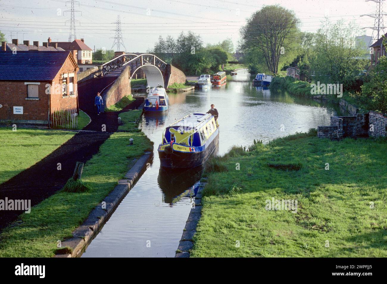 Bateau étroit à Hawkesbury Junction sur les canaux Oxford et Coventry en 1979, Hwkwsbury, Warwickshire Banque D'Images