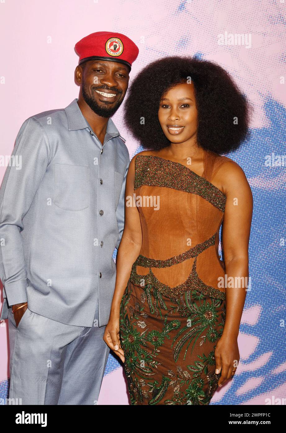 WEST HOLLYWOOD, CALIFORNIE - 06 MARS : Bobi Wine et Barbie Kyagulanyi assistent aux Green Carpet Fashion Awards 2024 au 1 Hotel West Hollywood on Banque D'Images