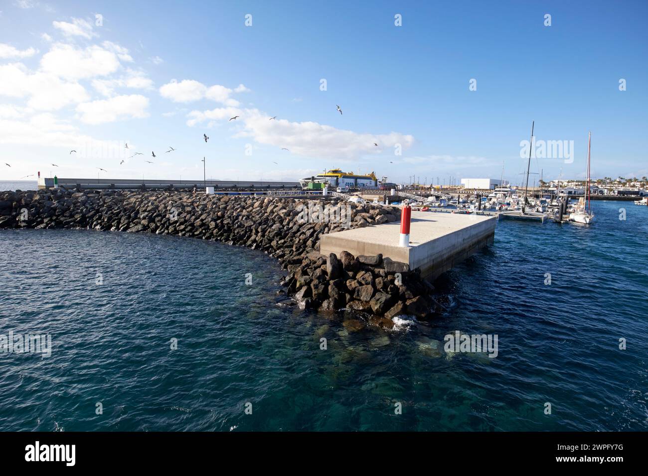 Entrée du port et de la marina de playa blanca, Lanzarote, Îles Canaries, espagne Banque D'Images