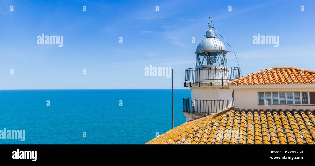 Panorama du phare historique sur la mer à Peniscola, Espagne Banque D'Images