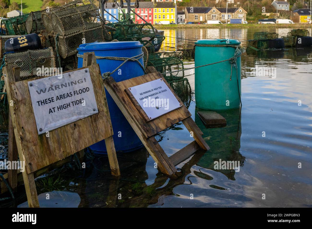 Bantry, West Cork, Irlande. 9 février 2024. Des inondations ponctuelles se sont produites à Bantry ce soir, en raison de marées astronomiques élevées. Met Éireann a prévu fu Banque D'Images