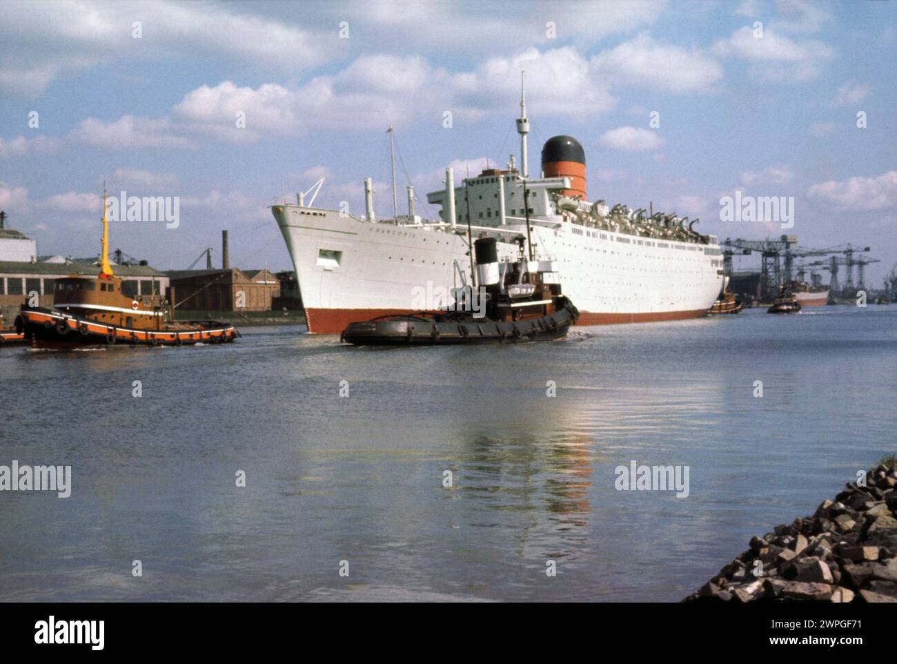 RMS Franconia (3) approche de Renfrew Ferry, le 26 avril 1964 Banque D'Images