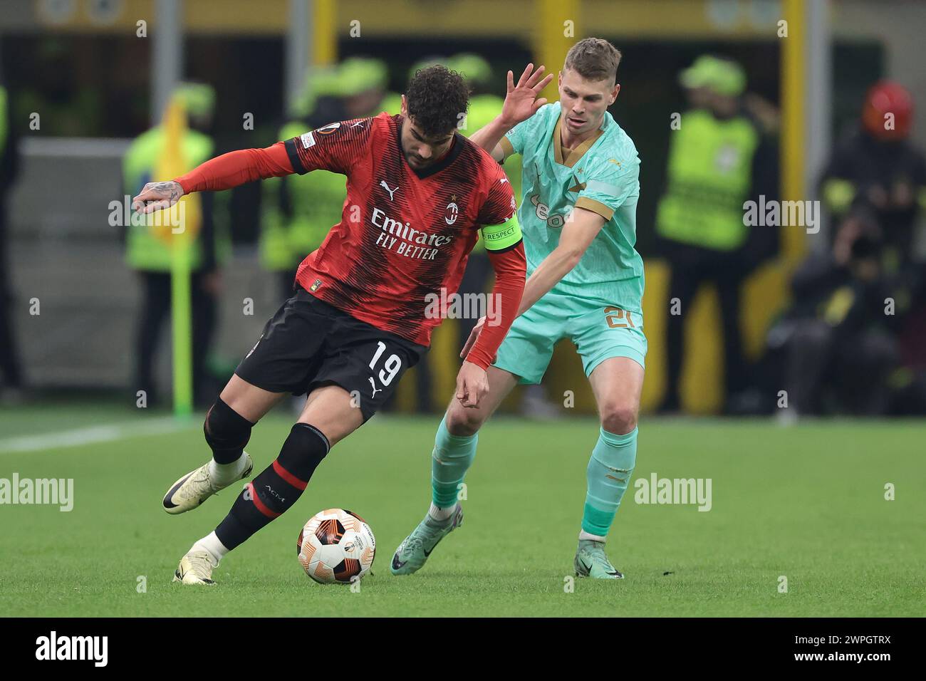 Milan, Italie. 7 mars 2024. Theo Hernandez de l'AC Milan est poursuivi par David Doudera de Slavia Praha lors du match de l'UEFA Europa League à Giuseppe Meazza, Milan. Le crédit photo devrait se lire : Jonathan Moscrop/Sportimage crédit : Sportimage Ltd/Alamy Live News Banque D'Images