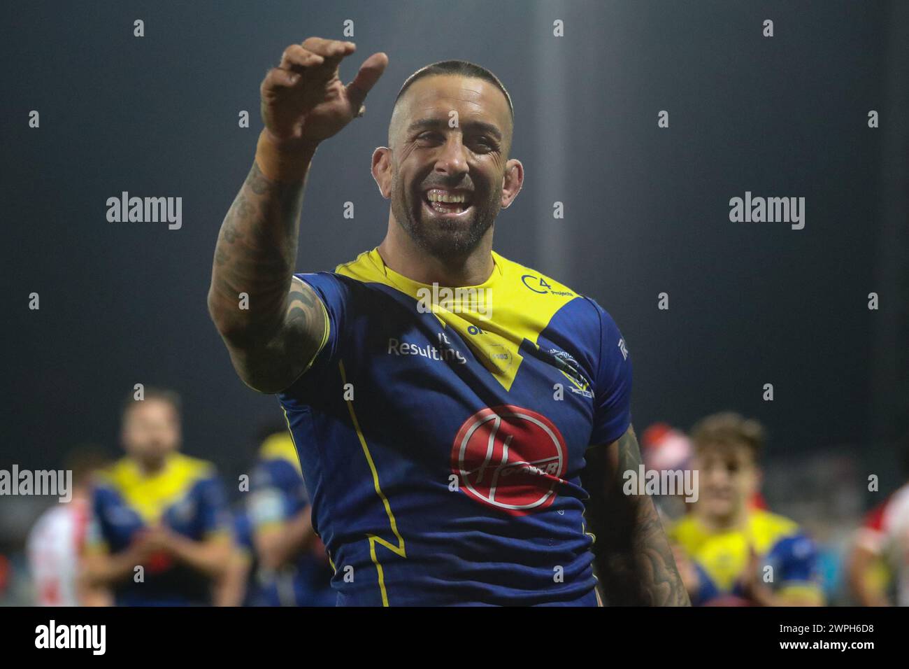 Kingston upon Hull, Royaume-Uni. 07 mars 2024. Paul Vaughan de Warrington Wolves fait signe aux fans après le match lors du match de la Betfred Super League Round 4 Hull KR vs Warrington Wolves au Sewell Group Craven Park, Kingston upon Hull, Royaume-Uni, le 7 mars 2024 (photo par Alfie Cosgrove/News images) à Kingston upon Hull, Royaume-Uni le 3/7/2024. (Photo par Alfie Cosgrove/News images/SIPA USA) crédit : SIPA USA/Alamy Live News Banque D'Images