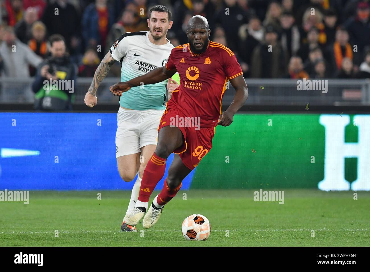 Roma, Latium. 07 mars 2024. Lewis Dunk de Brighton & Hove Albion, Romelu Lukaku de Roma lors du match de l'UEFA Europa League AS Roma contre Brighton & Hove Albion au stade Olimpico à Rome, Italie, le 7 mars 2024. Crédit : massimo insabato/Alamy Live News Banque D'Images