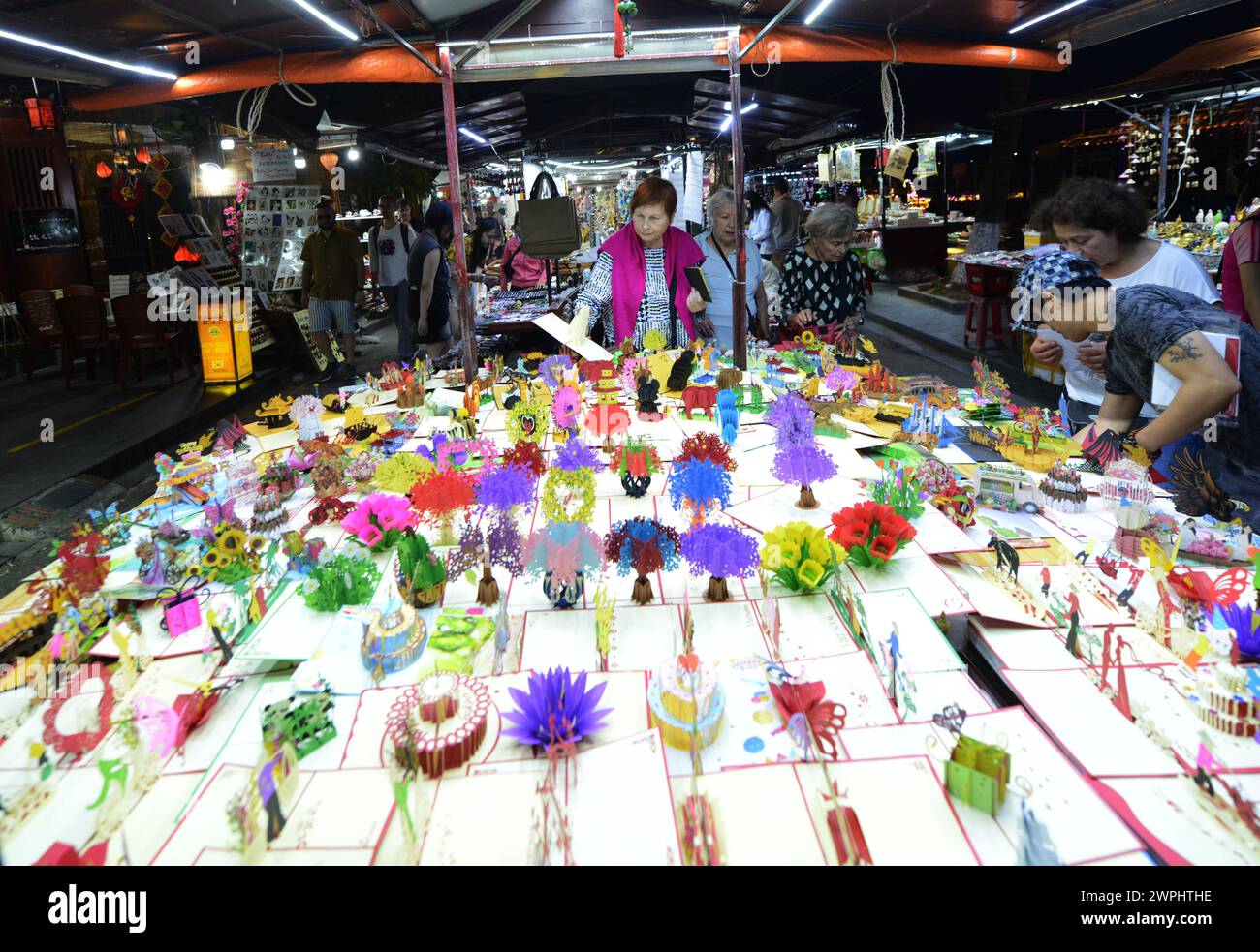 Le marché de nuit coloré dans la vieille ville de Hoi an, Vietnam. Banque D'Images